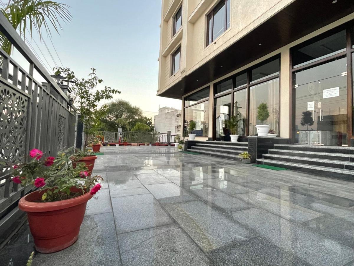 Clover Inn Udaipur Dış mekan fotoğraf